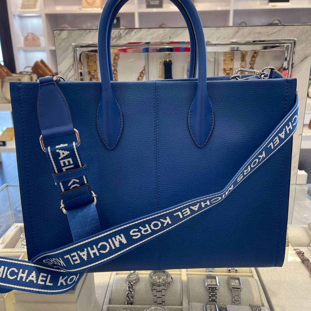MICHAEL KORS Mirella Medium EW Pebbled Leather Tote Bag
Galaxy Blue
NWT - Picture 13 of 16